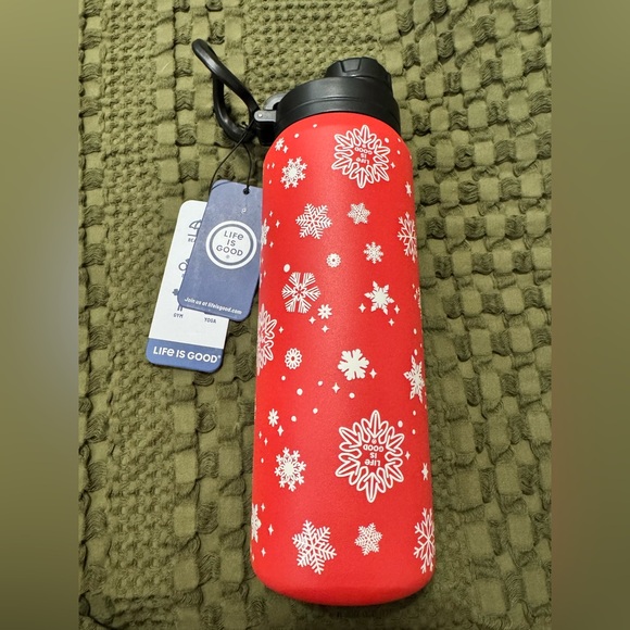 Life Is Good Water Bottle 26oz NWT with snowflakes - Picture 1 of 7